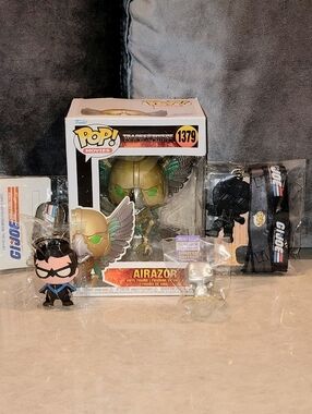 NEW FUNKO POP BUNDLE TRANSFORMERS AIRAZOR Gi-JOE LANYARD DC KEYCHAIN & POKÉMON